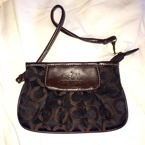 Coach Handbags - Coach Wristlet
